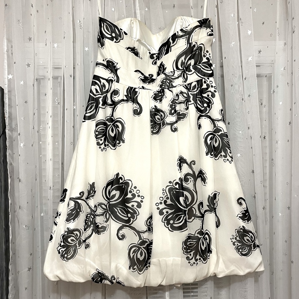 White House Black Market Black and White Floral Strapless Bubble Hem Dress - Picture 2 of 2